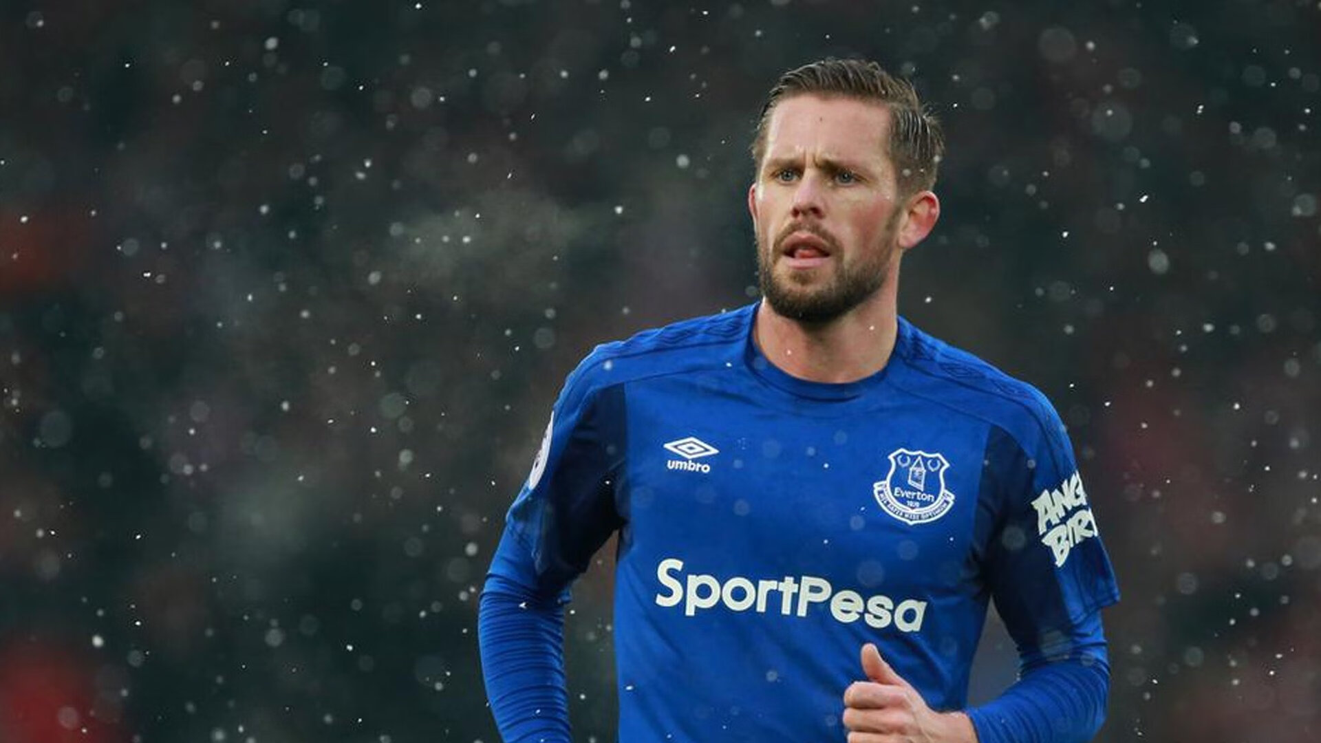 丁俊晖延续火热状态，6-1击败霍尔特，晋级2025国际锦标赛32强，丁俊晖世锦赛签表